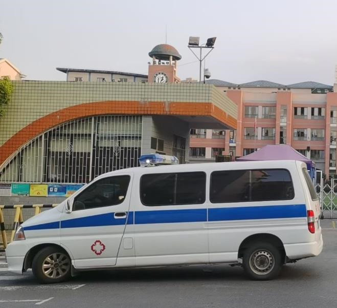 黔西救护车出租护送骨折病人一公里多少钱